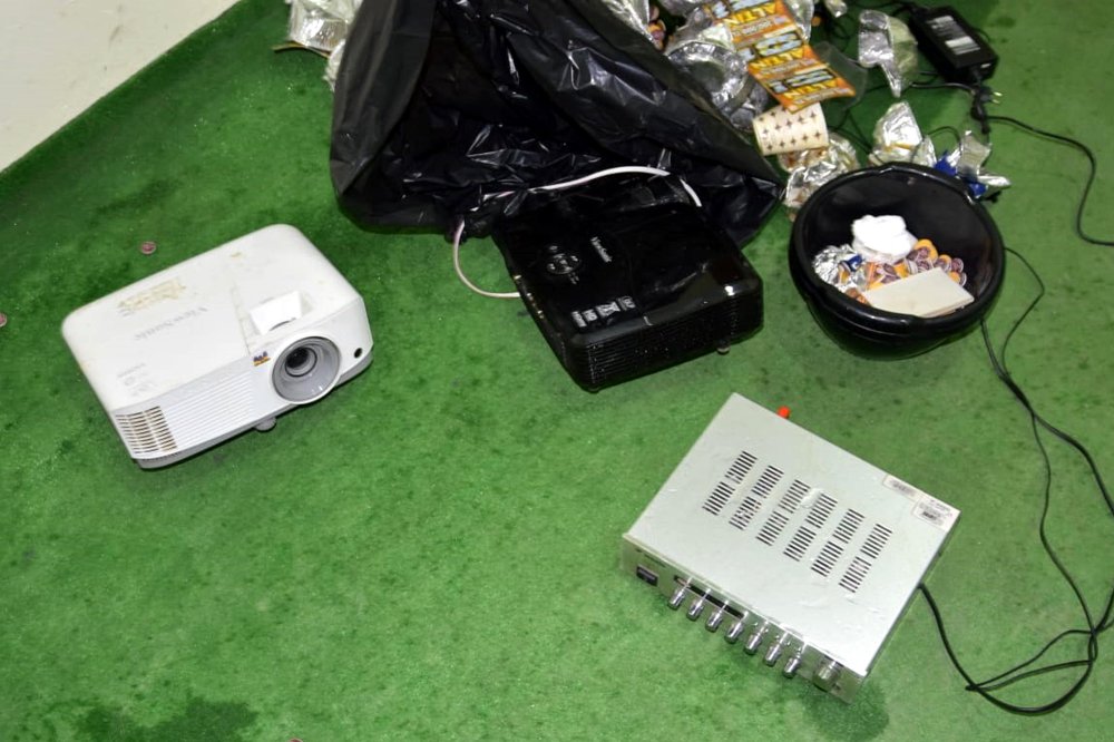 Maskeli, mesafeli, dezenfektanlı kumar salonuna kepçeyle girildi, 430 bin TL ceza kesildi