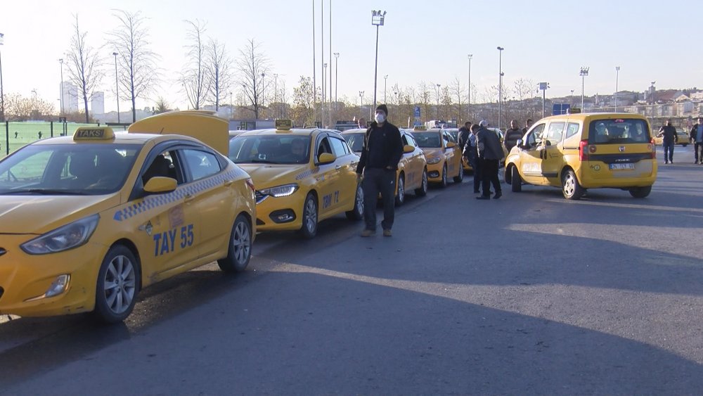 Taksimetre güncelleme kuyruğu akşam saatlerinde de devam etti