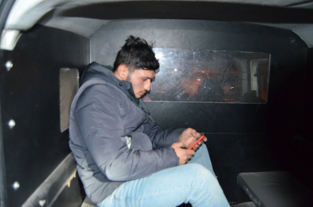 Kısıtlamaya uymayan genç, saklandığı apartmanın bodrumunda yakalandı