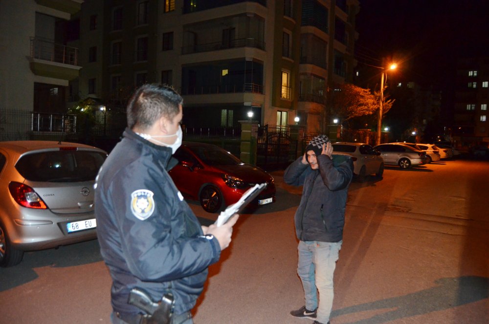 Kısıtlamaya uymayan genç, saklandığı apartmanın bodrumunda yakalandı