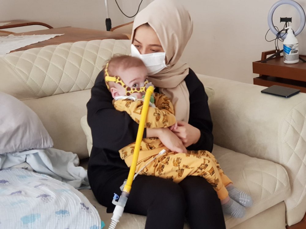 SMA hastası Hamza için açık artırma ile tablo satıldı