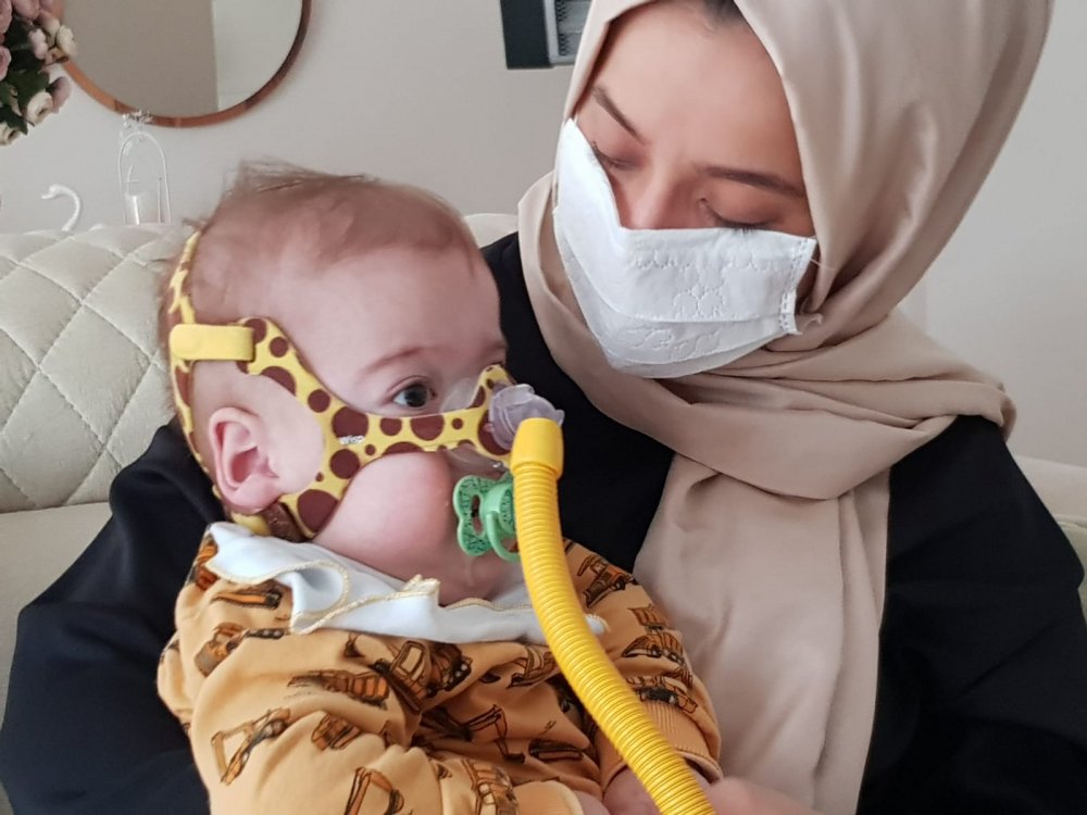 SMA hastası Hamza için açık artırma ile tablo satıldı