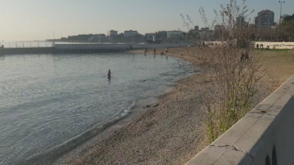 Sokağa çıkma kısıtlamasında Caddebostan Sahili'ne akın ettiler 