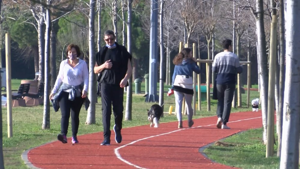 Sokağa çıkma kısıtlamasında Caddebostan Sahili'ne akın ettiler 