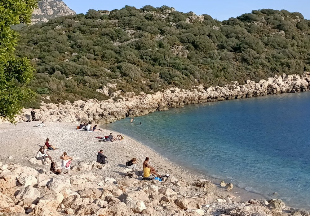 Turistlerin kısıtlamada deniz keyfi