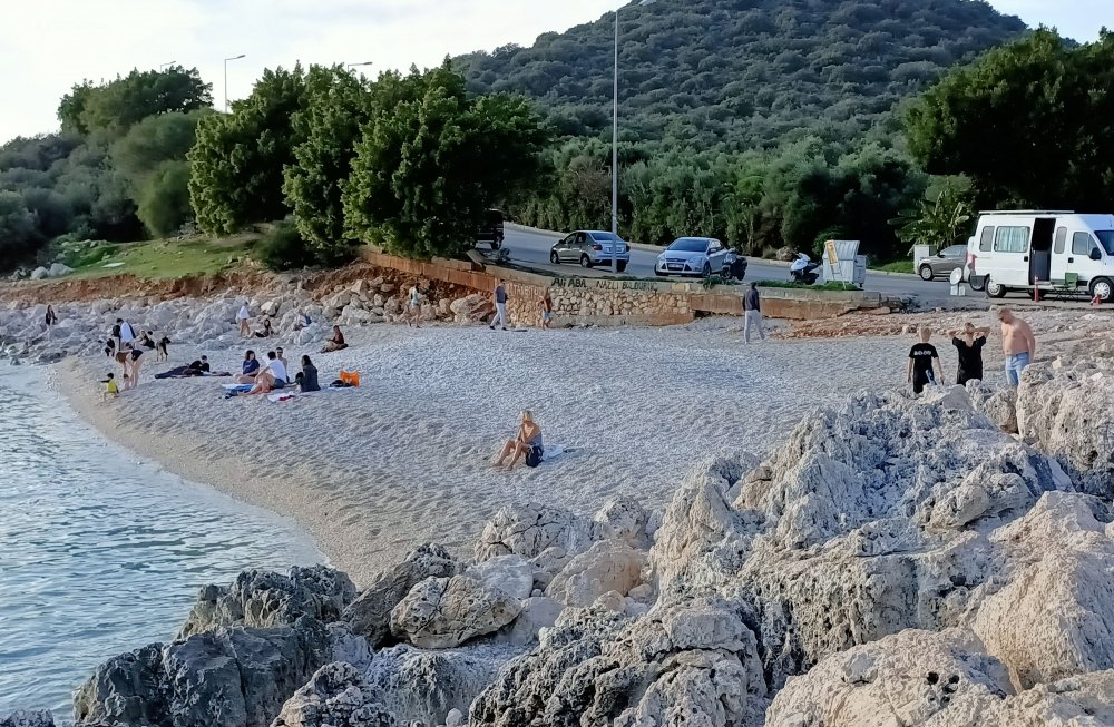 Turistlerin kısıtlamada deniz keyfi