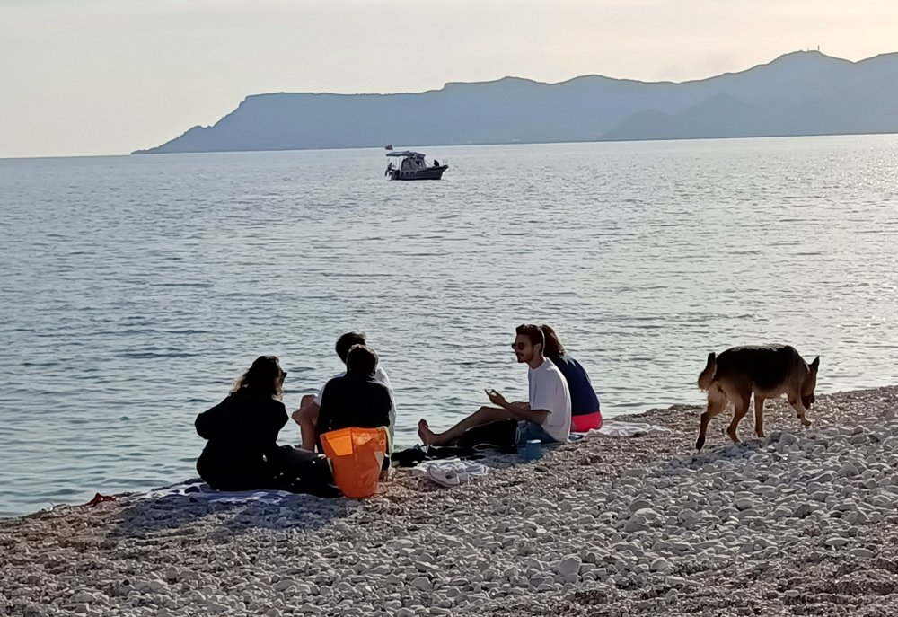 Turistlerin kısıtlamada deniz keyfi