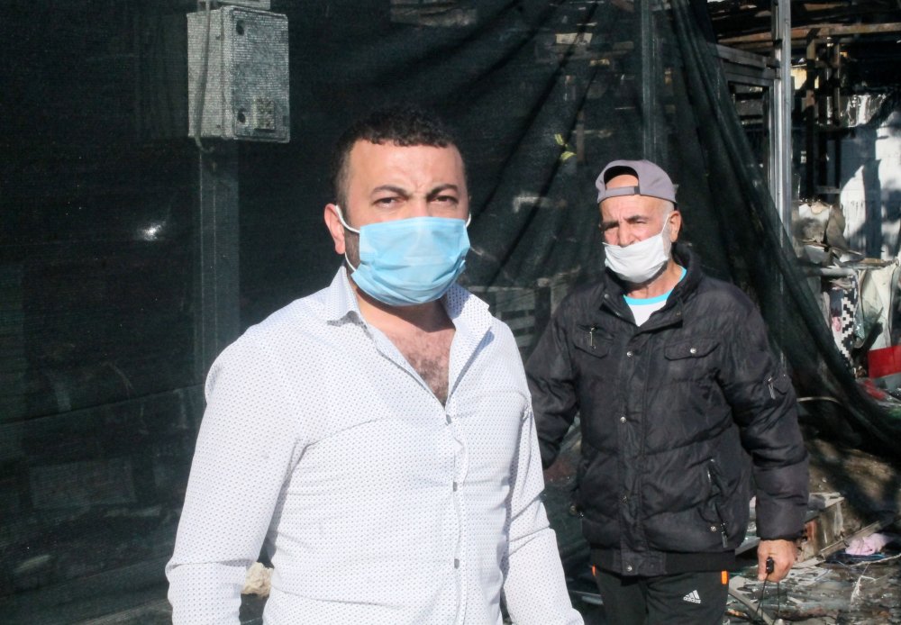 Yılbaşı gecesi yanan mağazada yeniden yangın çıktı; 2 iş yeri küle döndü