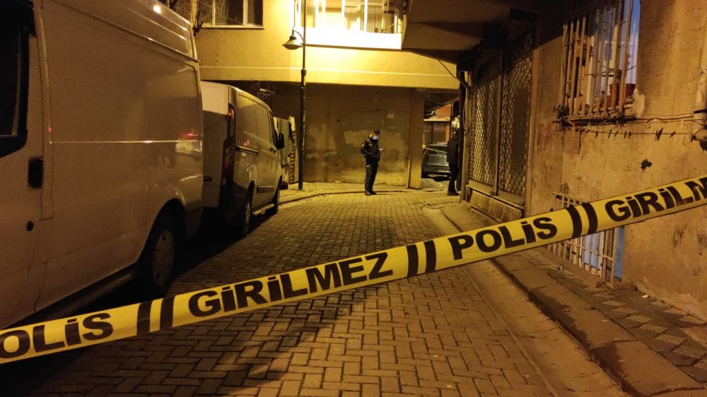 Zeytinburnu'nda 1,5 yaşındaki çocuk ikinci kattan aşağı düştü