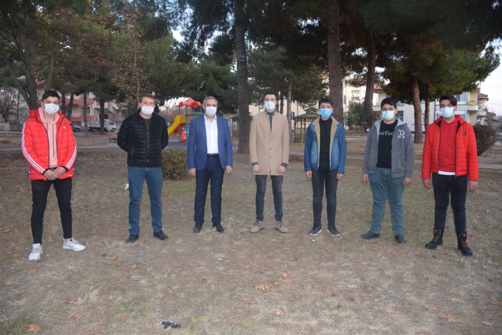 Atık malzemelerden kuşlar için yuva yaptılar