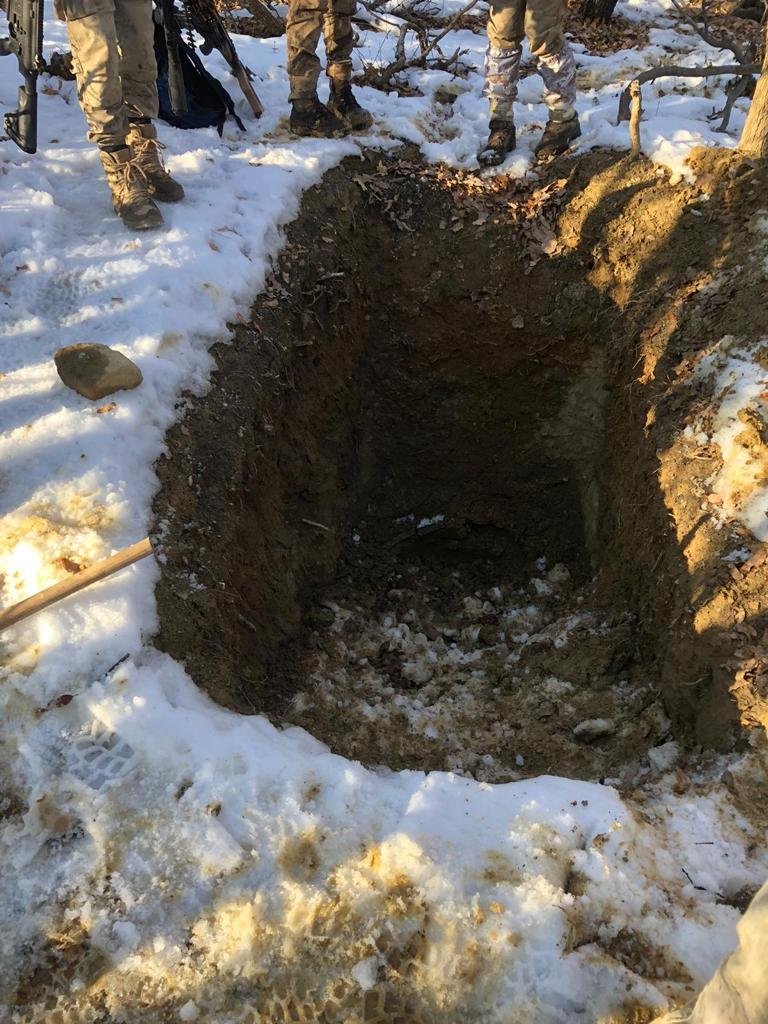 Bitlis'te PKK'lı teröristlerin kullandığı 10 sığınak imha edildi