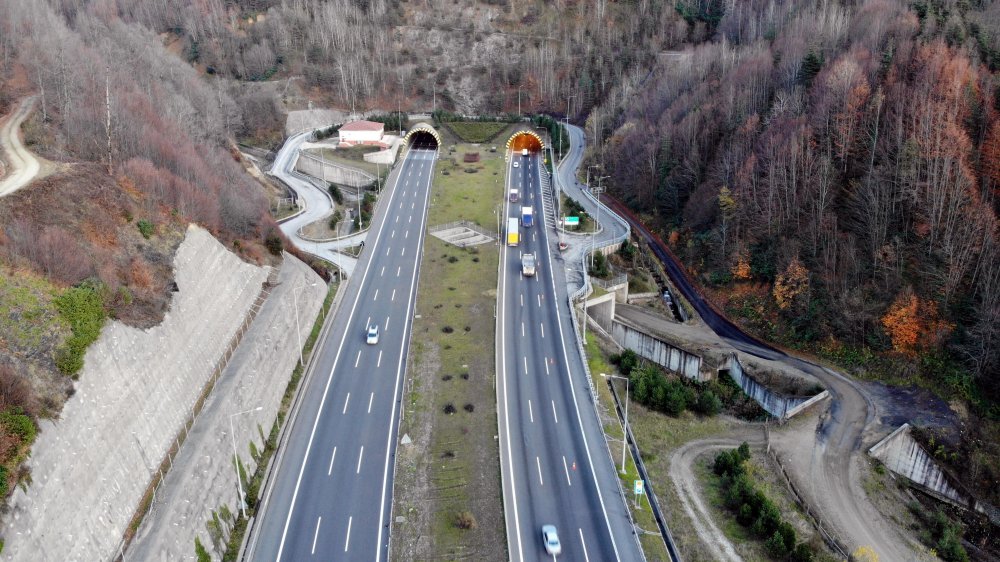 Bolu Dağı Tüneli'nden 2020'de 11 milyon araç geçti