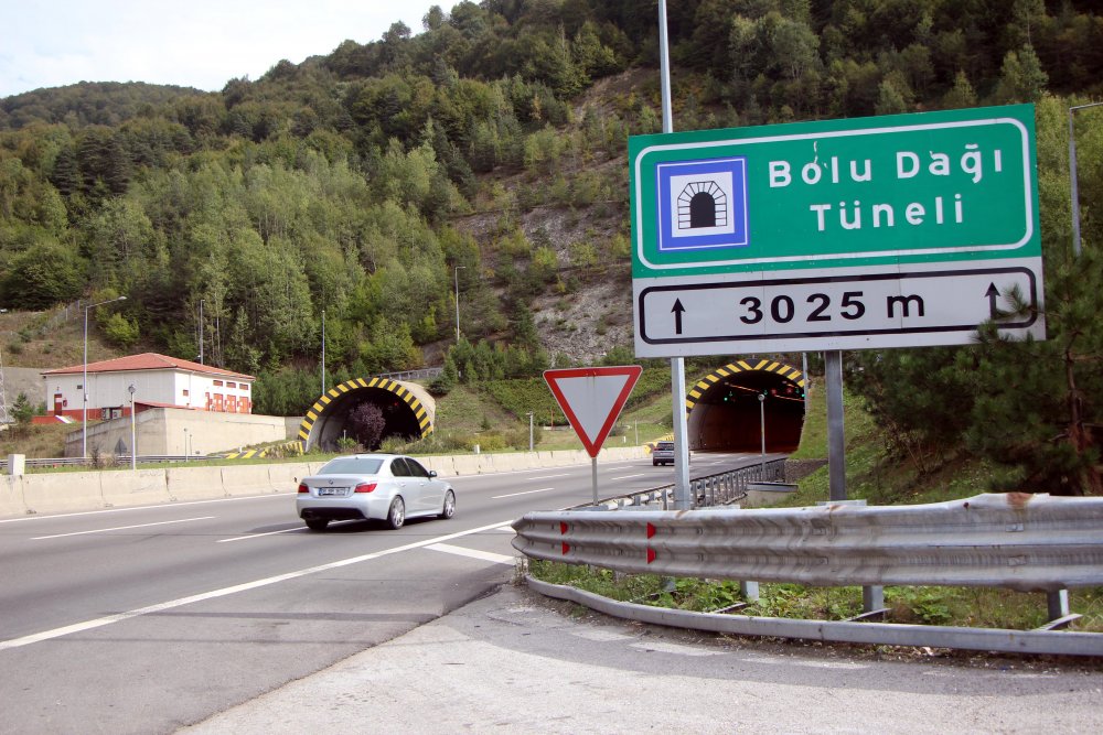 Bolu Dağı Tüneli'nden 2020'de 11 milyon araç geçti