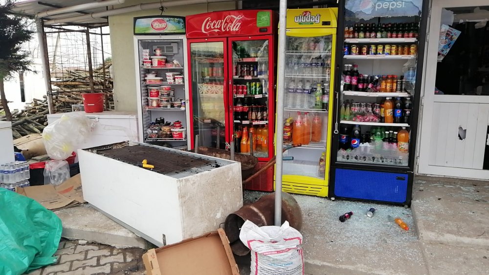 Çanakkale'de engelli gence cinsel saldırı şüphelisinin iş yerinin camları kırıldı