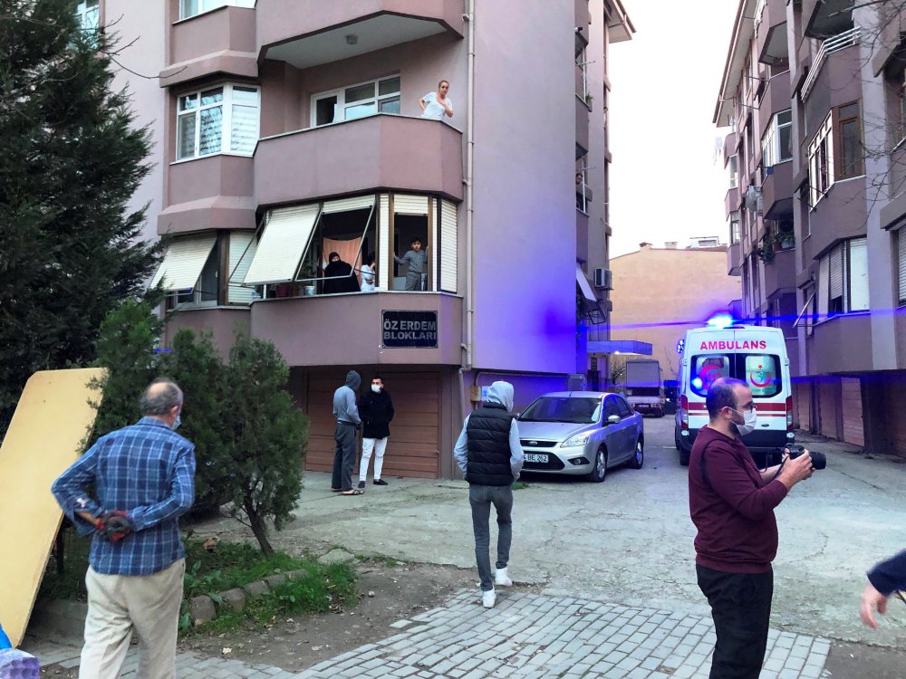Evde tartışan kardeşler birbirlerini bıçakladı 