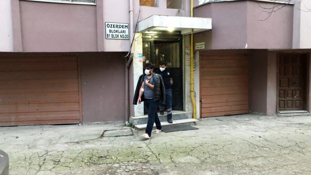 Evde tartışan kardeşler birbirlerini bıçakladı 