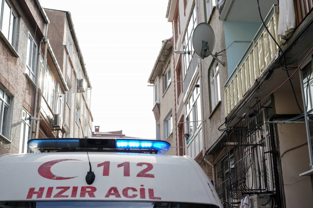 Fatih'te Afganistan uyruklu genç arkadaşının evinde ölü bulundu