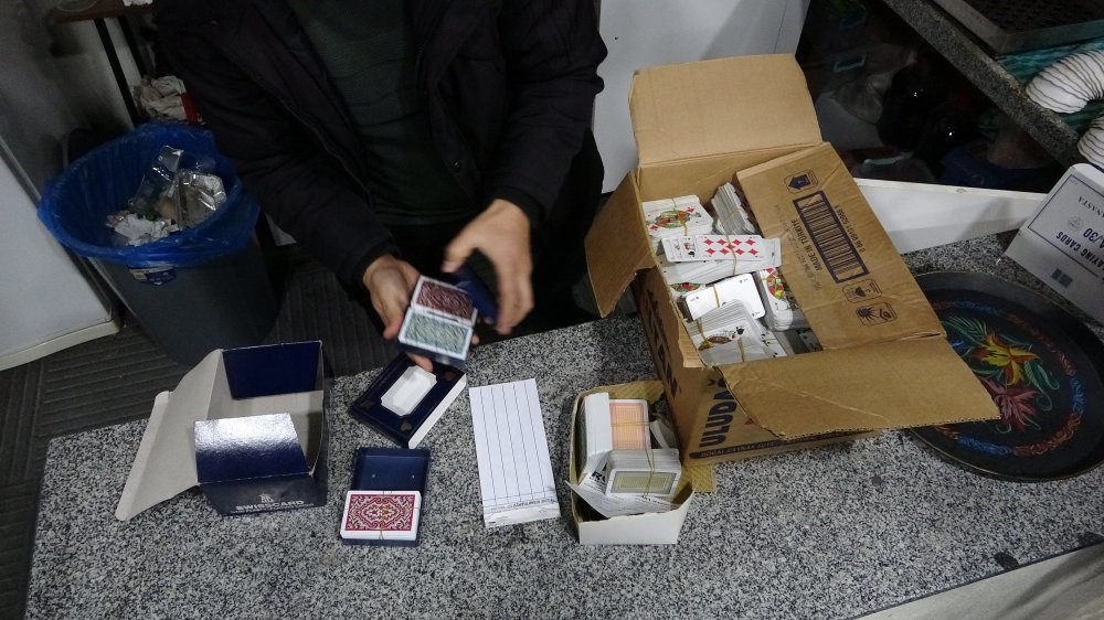 Kapalı olması gereken kahveye polis baskını: 17 kişiye 53 bin TL ceza