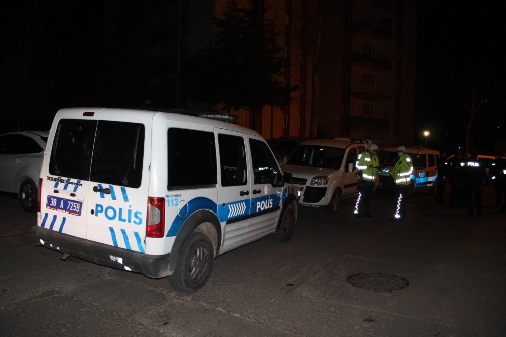 Kayseri'de, polisin 'dur' ihtarına uymayan sürücü 6 kilometre kaçabildi