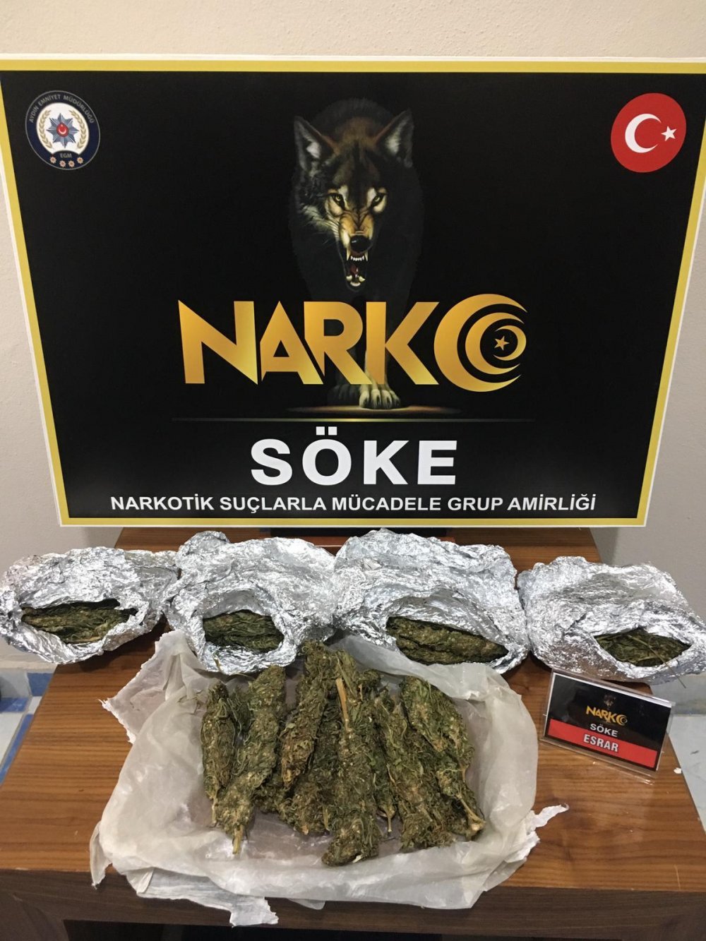 Otobüste yapılan aramada bidondan peynir yerine esrar çıktı