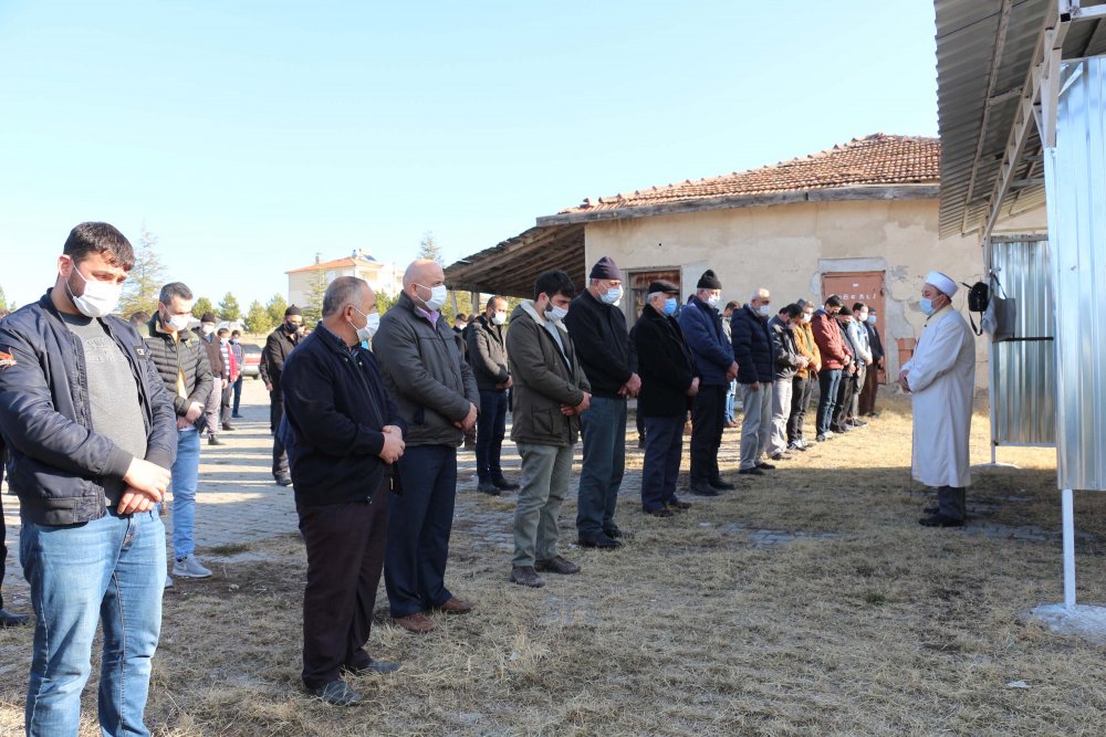 Otoparkta ölü bulunan 3 gençten Burak, Çankırı'da toprağa verildi