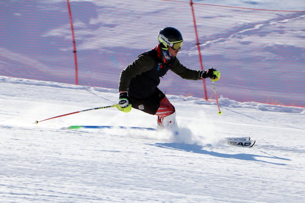 Palandöken'de kısıtlamada sadece milli sporcular kayabildi
