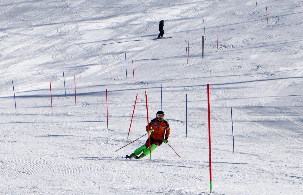 Palandöken'de kısıtlamada sadece milli sporcular kayabildi