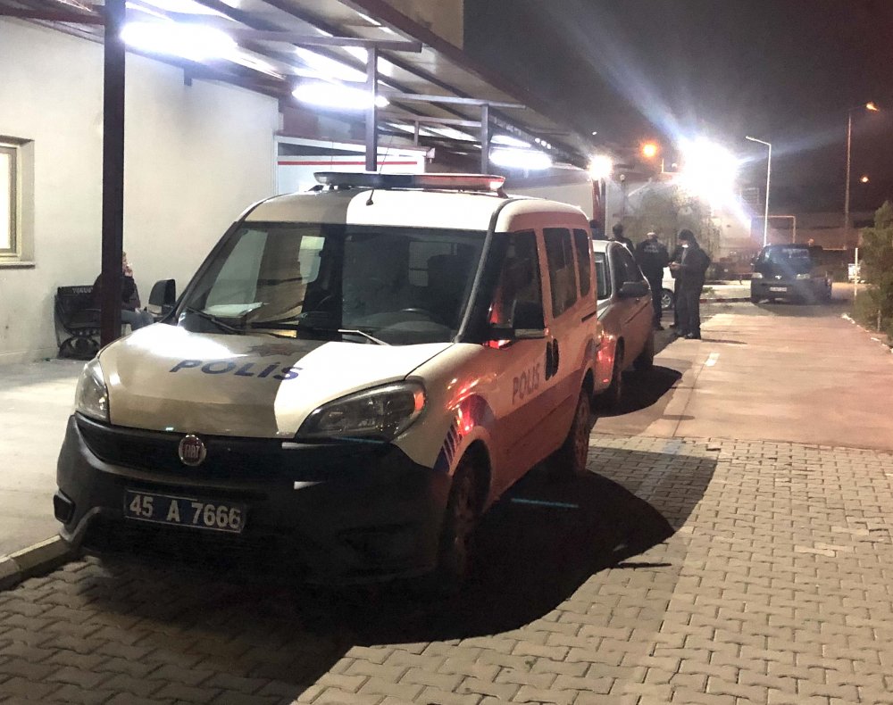 Turgutlu'da iki aile arasında bıçaklı- sopalı kavga: 3 yaralı