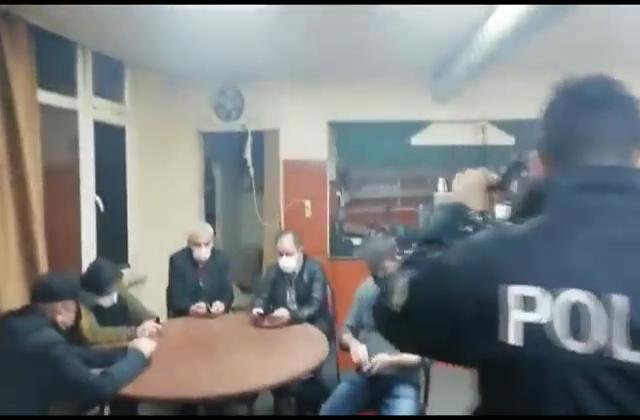 Üsküdar'da dernek tabelalı iş yerine baskın;  21 kişiye cezai işlem uygulandı 
