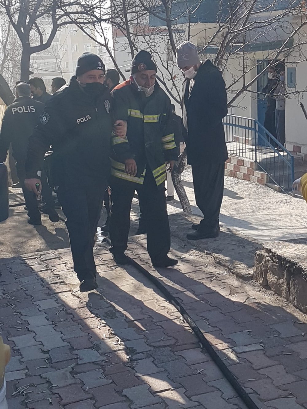 Yalnız yaşadığı evinde çıkan yangında öldü