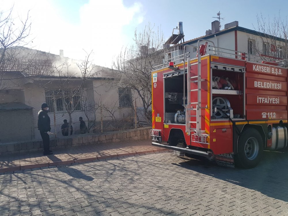 Yalnız yaşadığı evinde çıkan yangında öldü