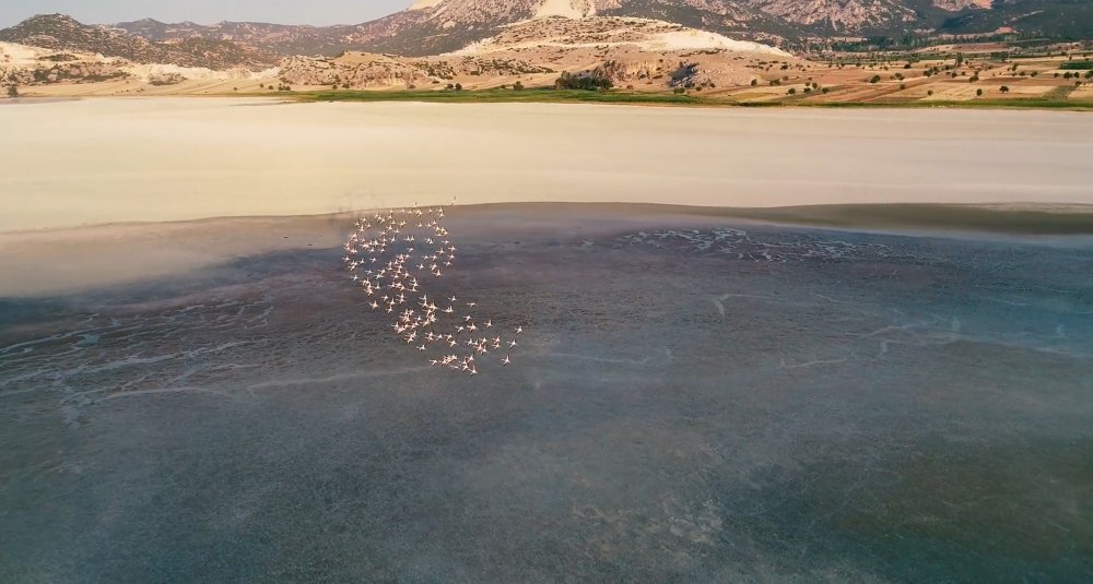 Yarışlı Gölü'nün hayran bıraktığı görüntüleri Vali Arslantaş paylaştı