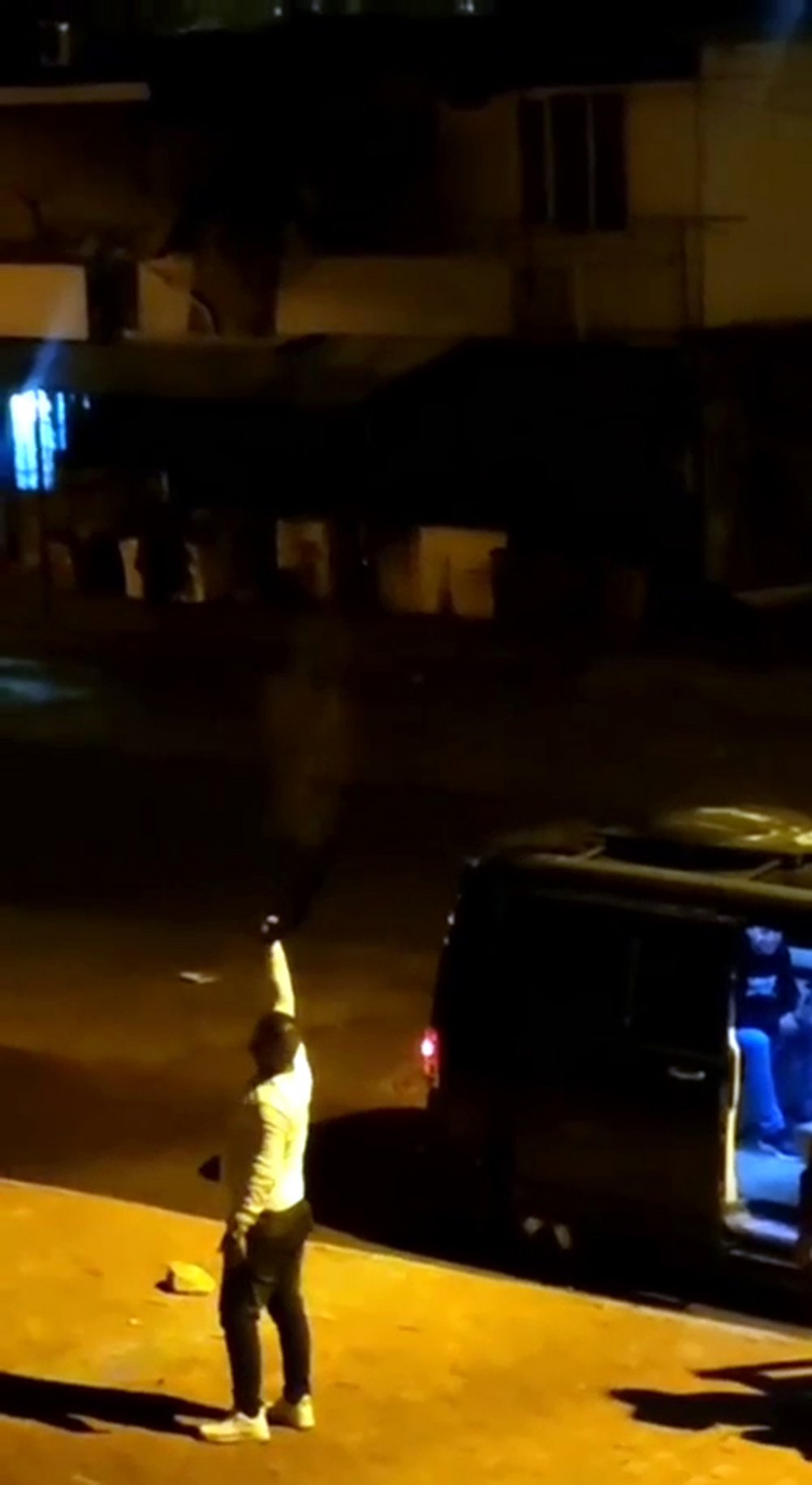 Yılbaşında pompalı tüfekle ateş açıp, havai fişek patlatan 4 kişiye 17 bin TL ceza