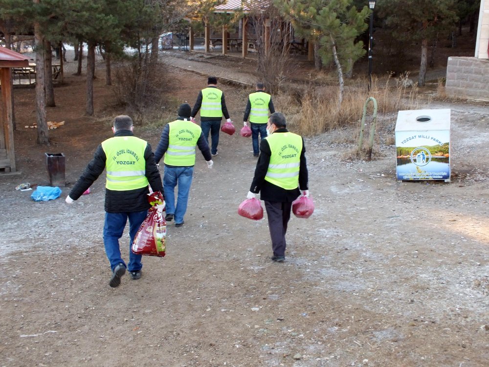 Yozgat'ta sokak hayvanları için mama bırakıldı