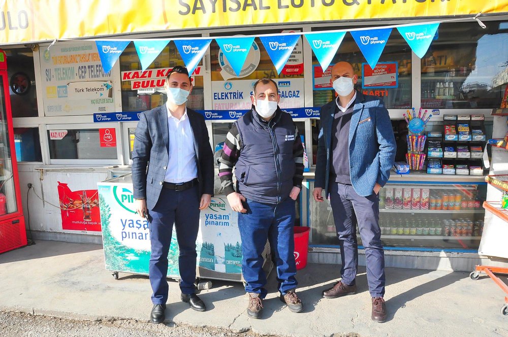 25 milyon TL'lik çeyrek bileti satan bayi altınla ödüllendirildi