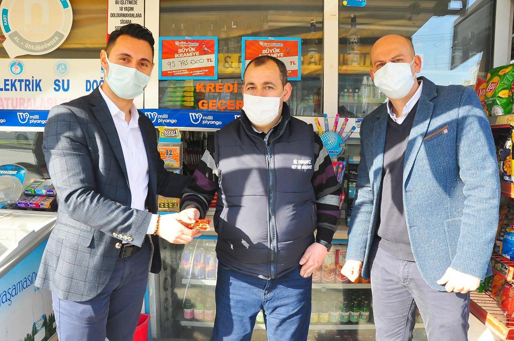 25 milyon TL'lik çeyrek bileti satan bayi altınla ödüllendirildi