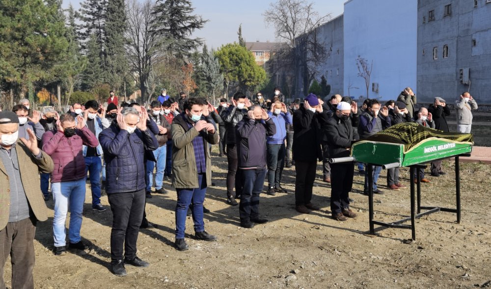 Bağlama sanatçısı kalbine yenik düştü