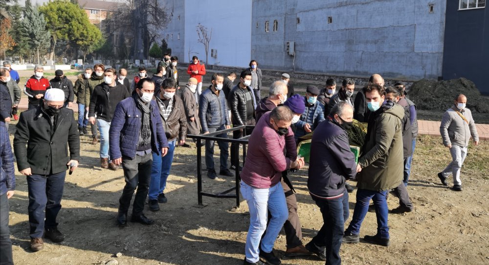 Bağlama sanatçısı kalbine yenik düştü