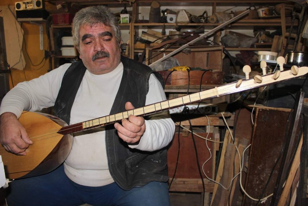 Bağlama sanatçısı kalbine yenik düştü