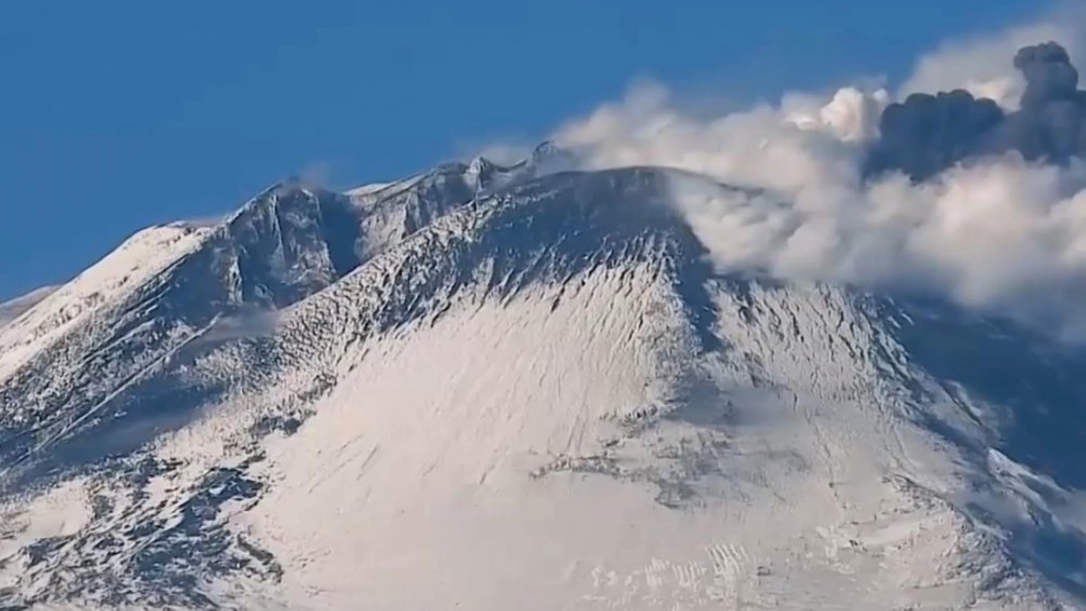 Etna Yanardağı yeniden harekete geçti