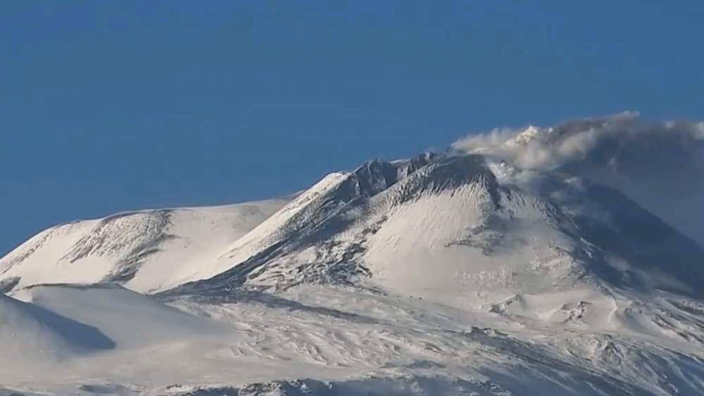 Etna Yanardağı yeniden harekete geçti