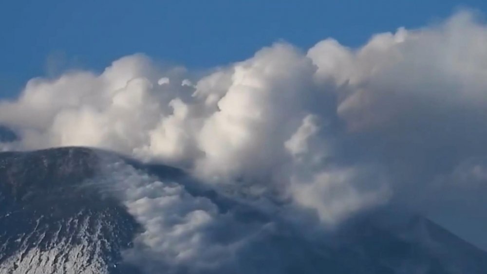 Etna Yanardağı yeniden harekete geçti