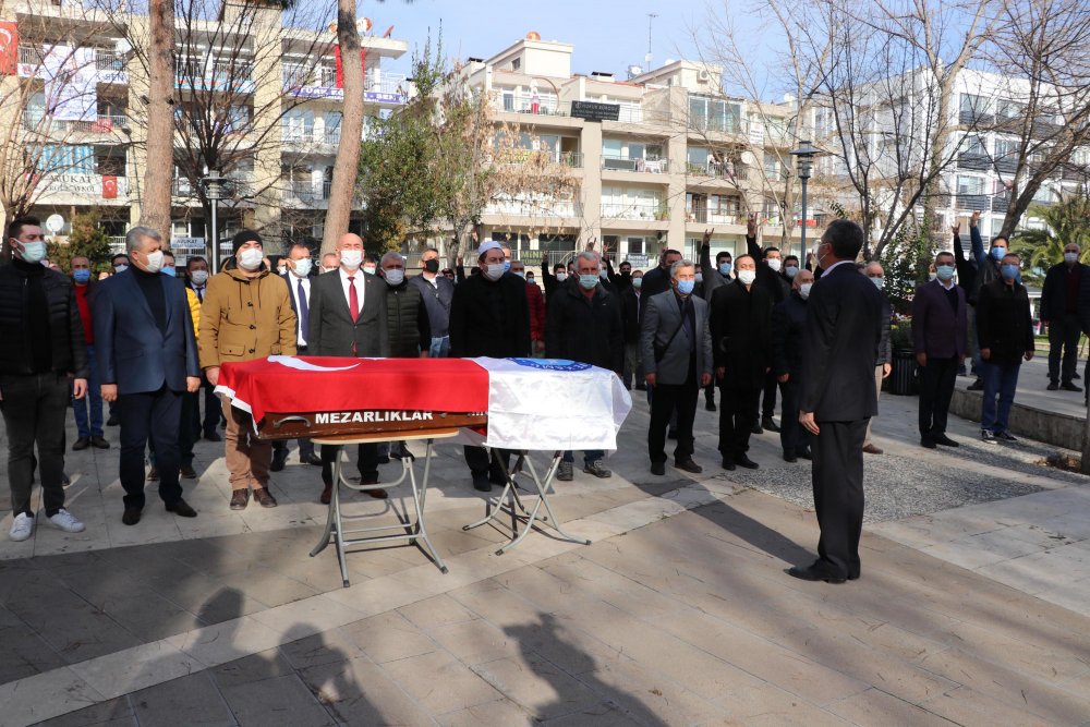 Koronavirüsten ölen sendika başkanı, toprağa verildi