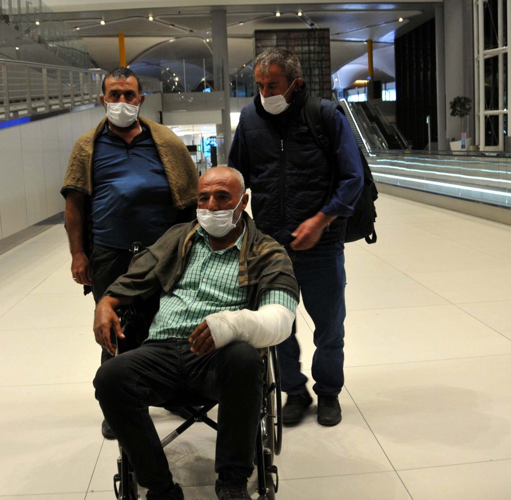 Somali'de hayatını kaybeden Türk işçilerin cenazeleri ve yaralılar Türkiye'ye geldi