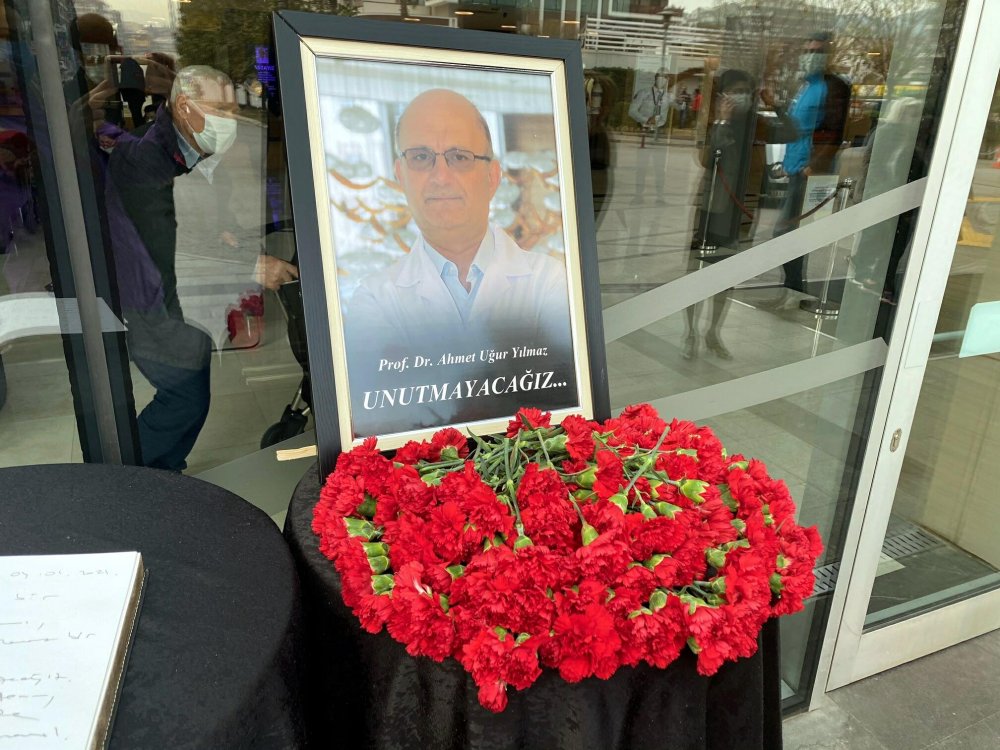 Tıbbi onkoloji profesörü, koronavirüsü yendi, organ yetmezliğinden yaşamını yitirdi