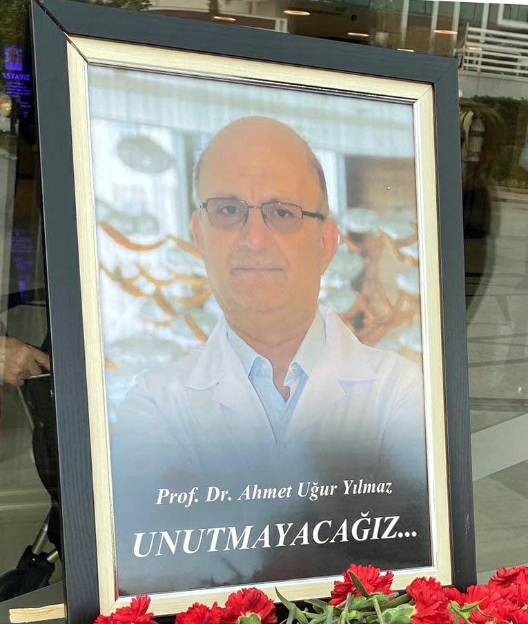 Tıbbi onkoloji profesörü, koronavirüsü yendi, organ yetmezliğinden yaşamını yitirdi