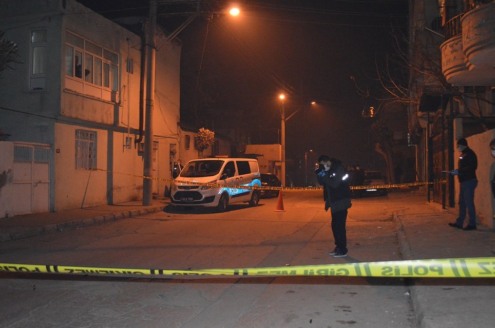 Adıyaman’da eve pompalı tüfekle ateş açıldı