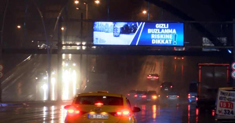 Ankara'da sağanak; sürücüler zor anlar yaşadı