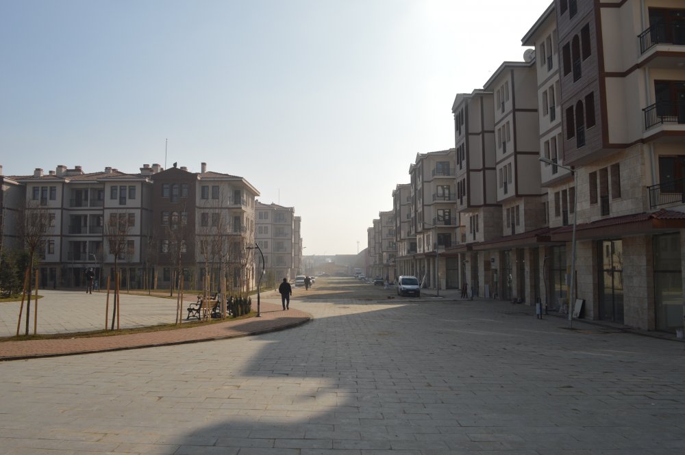 Elazığ'da depremzedeler için yapılan yeni konutlarda yaşam başladı