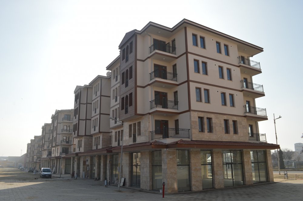 Elazığ'da depremzedeler için yapılan yeni konutlarda yaşam başladı